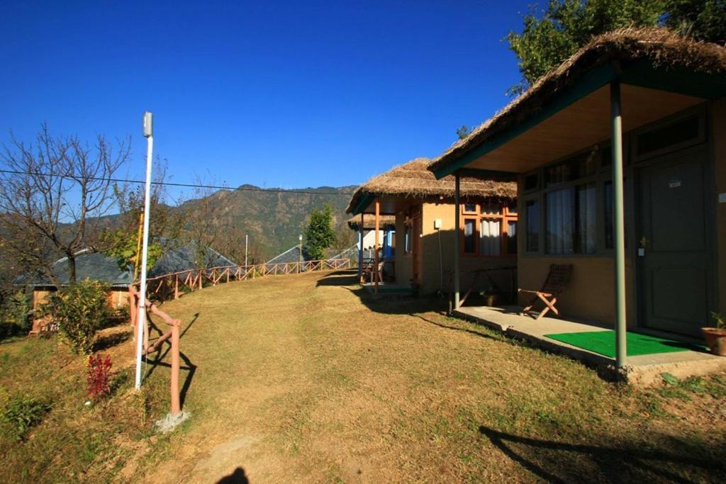 Oyo 43476 Vatika Resort Shimla Rom bilde